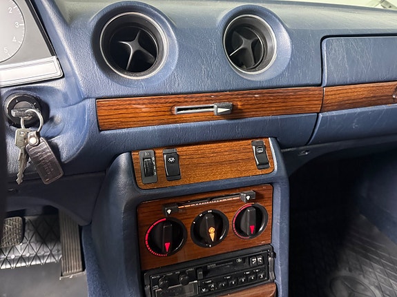 Mercedes-Benz 200 16 of 19