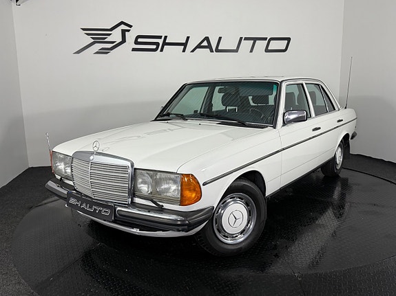 Mercedes-Benz 200 2 of 5