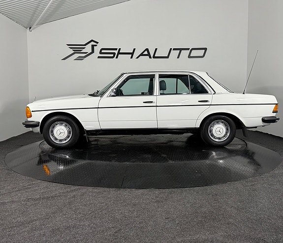 Mercedes-Benz 200 10 of 19