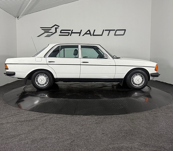 Mercedes-Benz 200 6 of 19