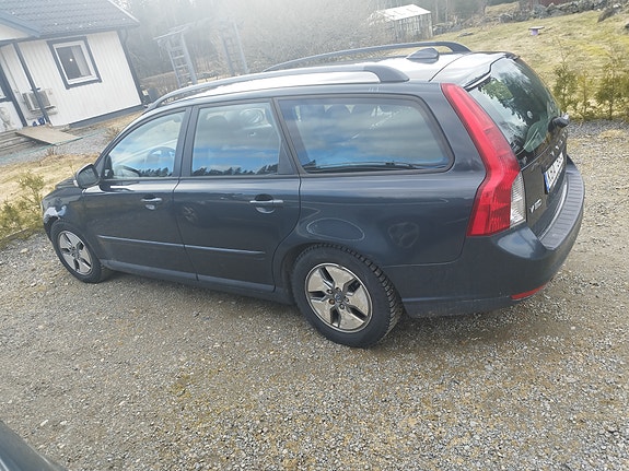 Volvo V50 2 of 5