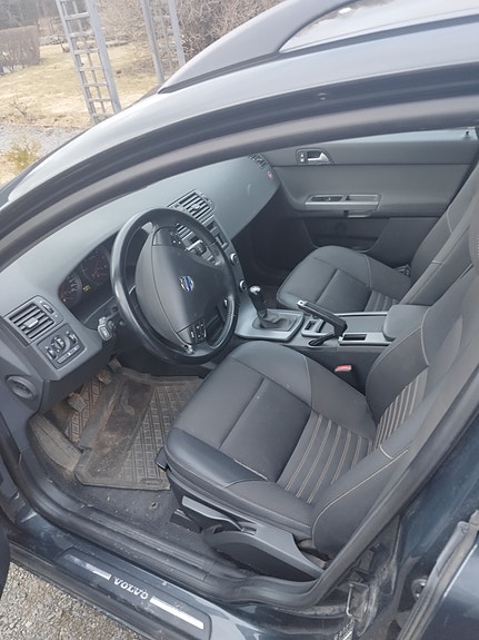 Volvo V50 4 of 5