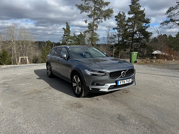 Volvo V90 Cross Country 2 of 5
