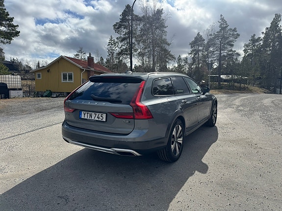 Volvo V90 Cross Country 3 of 5