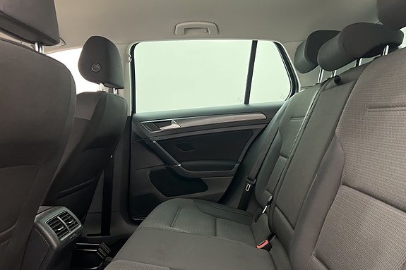 Volkswagen Golf VII 14 of 14