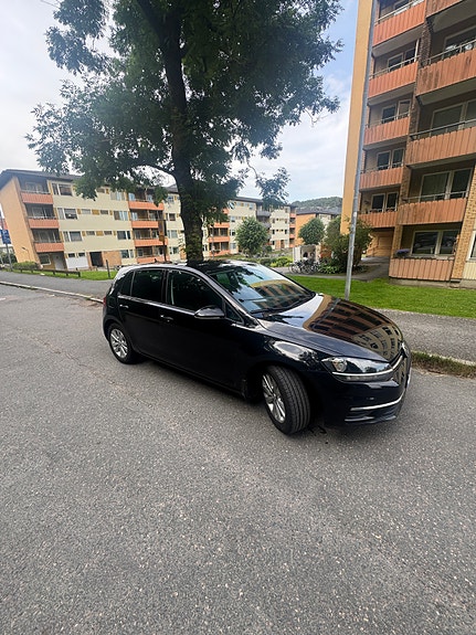 Volkswagen Golf VII 2 of 14
