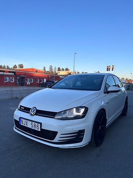 Volkswagen Golf I 3 of 5