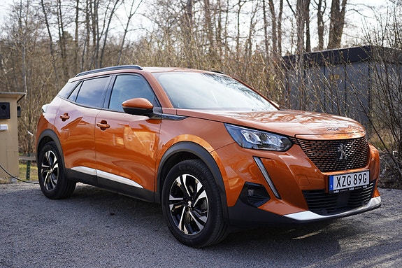 Peugeot e-2008 2 of 5