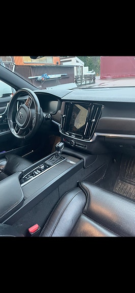Volvo V90 Cross Country 3 of 10