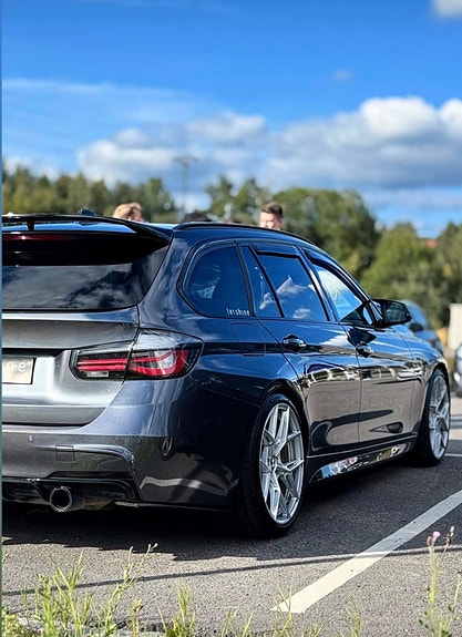 BMW 328i 3 of 12