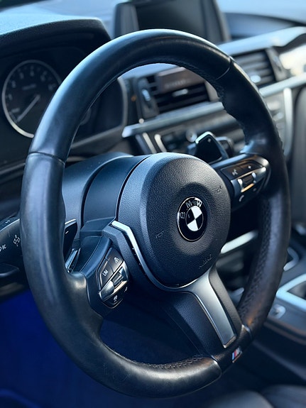 BMW 328i 9 of 12