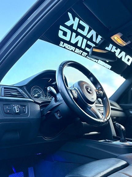 BMW 328i 8 of 12