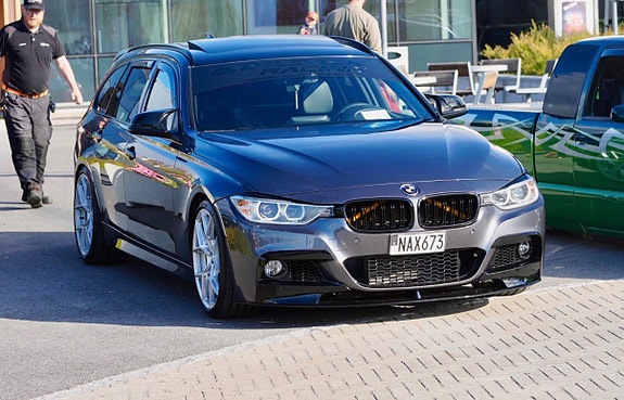 BMW 328i 6 of 12