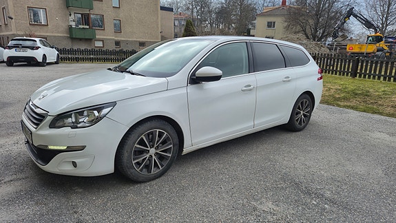 Peugeot 308 SW 2 of 15