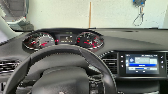 Peugeot 308 SW 8 of 15
