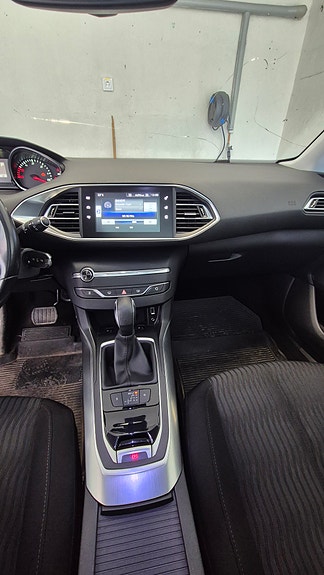 Peugeot 308 SW 6 of 15