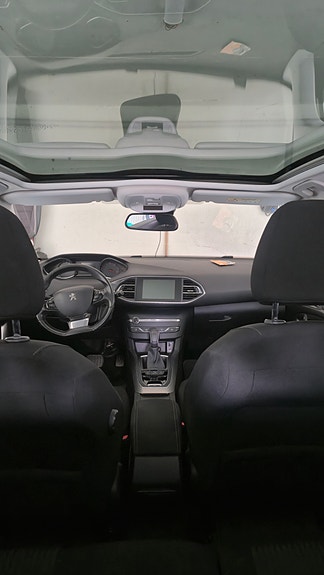 Peugeot 308 SW 7 of 15