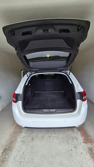 Peugeot 308 SW 11 of 15
