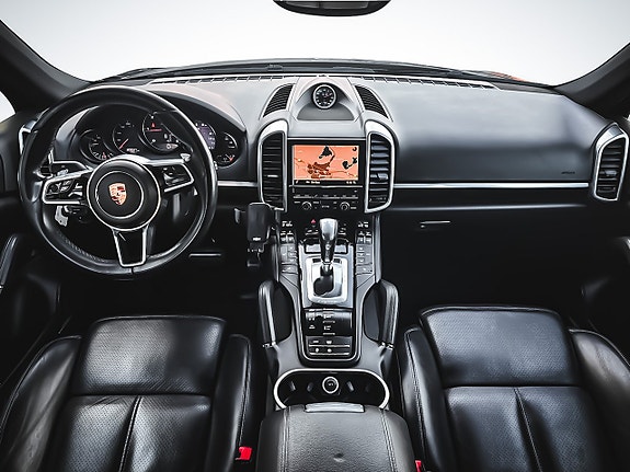 Porsche Cayenne 9 of 11