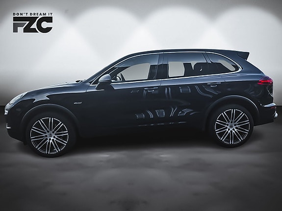 Porsche Cayenne 5 of 5