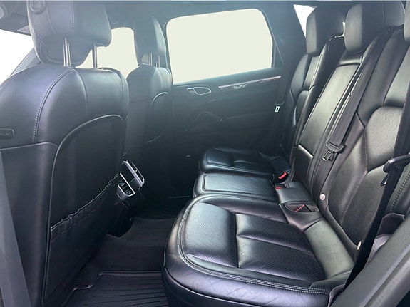Porsche Cayenne 10 of 11