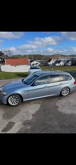 BMW 318i 2 of 4