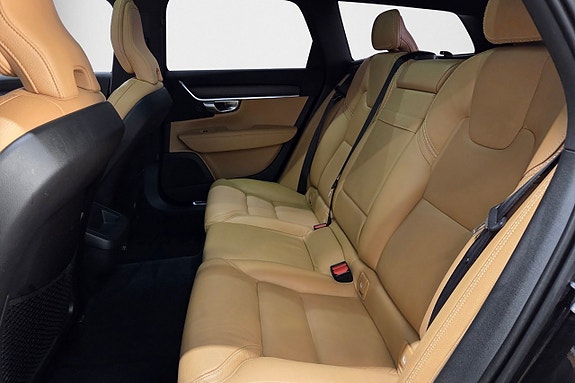 Volvo V90 Cross Country 12 of 24