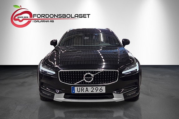 Volvo V90 Cross Country 2 of 5