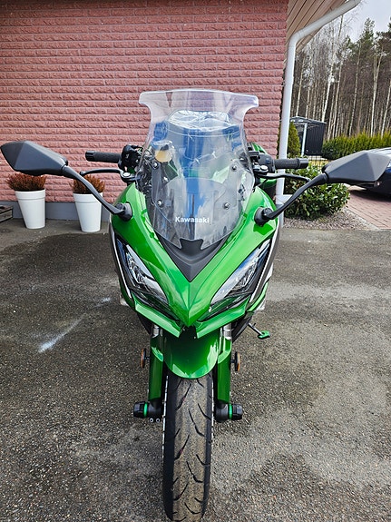 Kawasaki Ninja Z1000SX 11 of 22