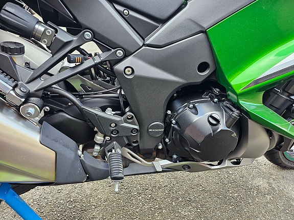 Kawasaki Ninja Z1000SX 17 of 22