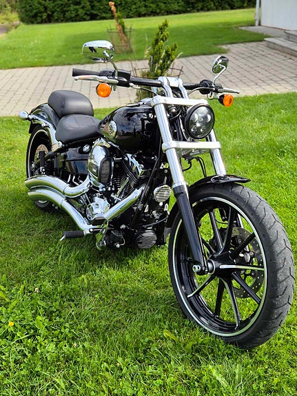 Harley-Davidson Breakout 3 of 4