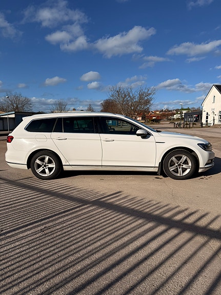 Volkswagen Passat 2 of 5