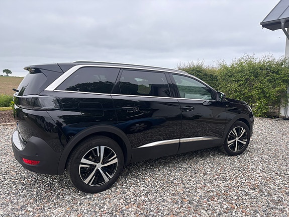 Peugeot 5008 2 of 5