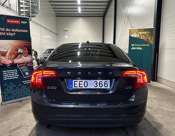 Volvo S60 4 of 5