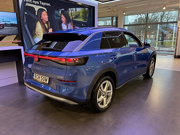 Volkswagen T-Roc 3 of 5