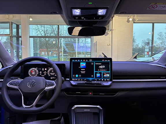 Volkswagen T-Roc 6 of 12