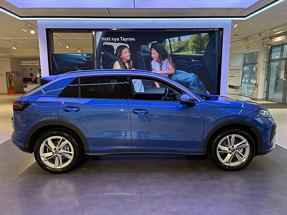 Volkswagen T-Roc 2 of 5