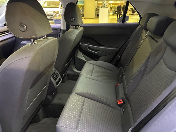 Volkswagen T-Roc 7 of 12