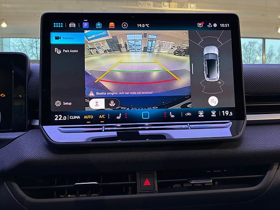 Volkswagen T-Roc 10 of 12