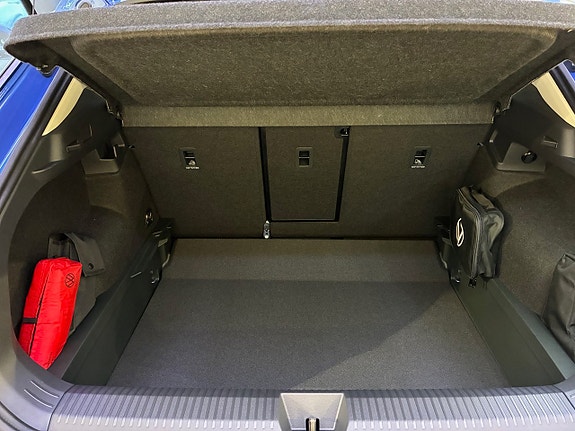 Volkswagen T-Roc 9 of 12
