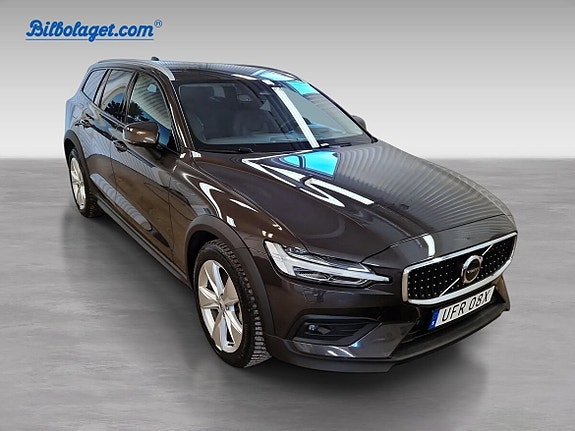 Volvo V60 Cross Country 8 of 12
