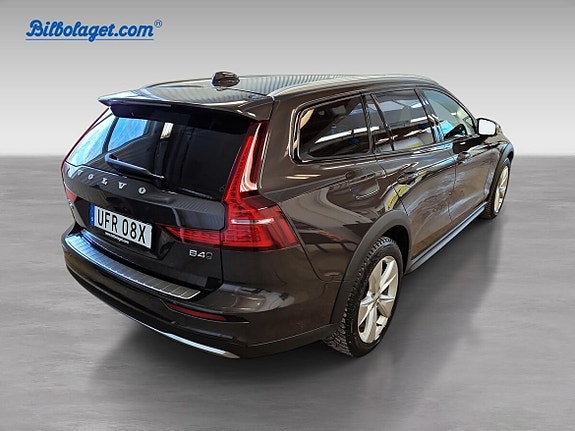 Volvo V60 Cross Country 6 of 13