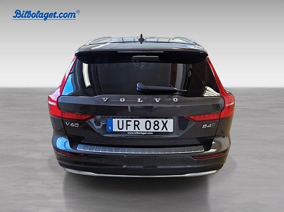 Volvo V60 Cross Country 7 of 12