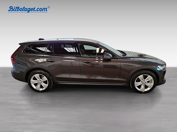 Volvo V60 Cross Country 3 of 13