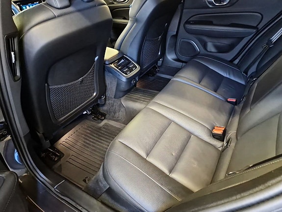 Volvo V60 Cross Country 11 of 12
