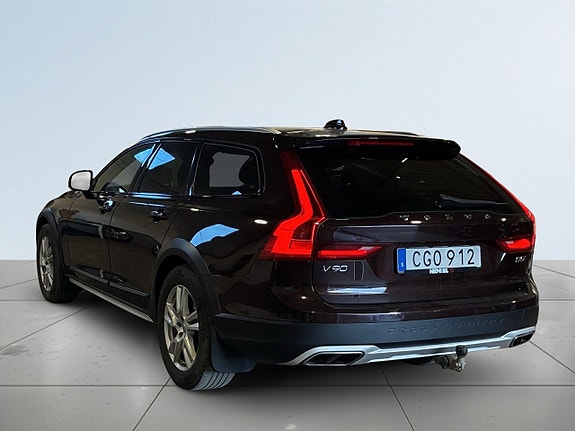 Volvo V90 Cross Country 4 of 5