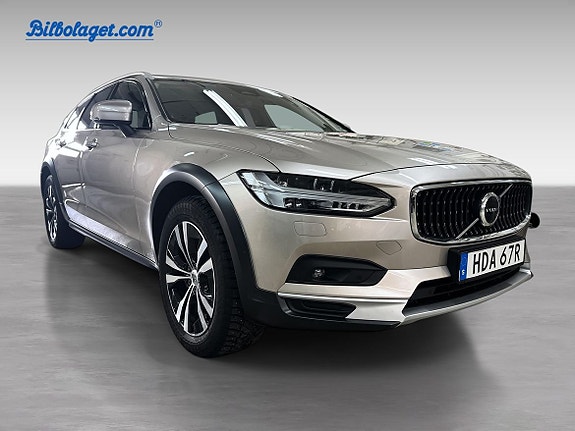 Volvo V90 Cross Country 3 of 5