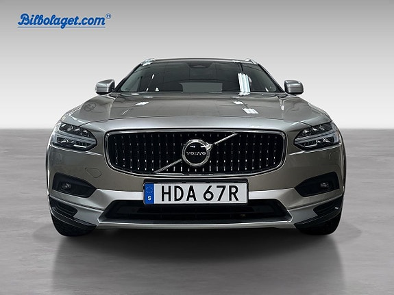 Volvo V90 Cross Country 2 of 5