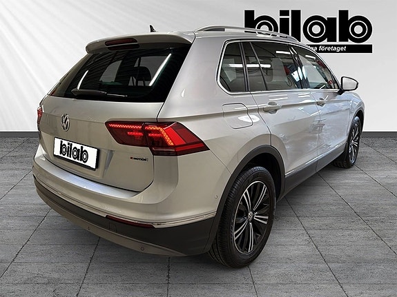 Volkswagen Tiguan 4 of 9