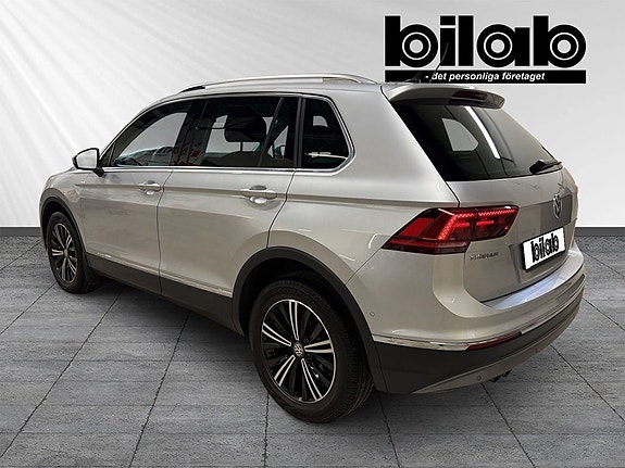 Volkswagen Tiguan 3 of 9